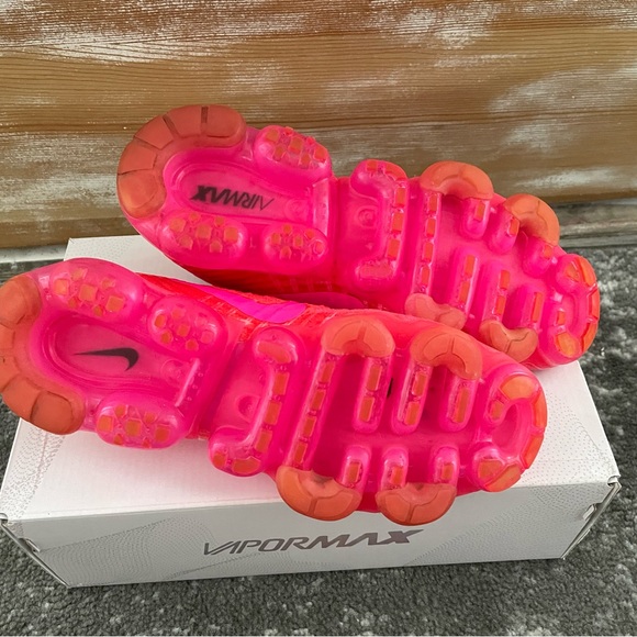 Nike Vapormax flyknit hyper punch - pink blast size 7 - Picture 3 of 6